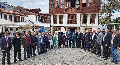 Gölcük'te muhtarlar İsrail'in saldırılarını kınadı