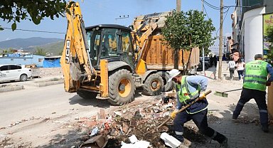 Hatay 15 ilçede temizlik çalışmalarını sürdürüyor