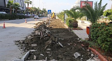 Hatay'da depremde hasar gören kaldırımlar yenileniyor