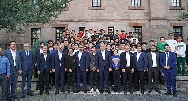 Hulusi Akar Kayserili gençlerle bir araya geldi