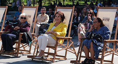 Hülya Koçyiğit, Beyoğlu Kültür Festivali'nde sevenleriyle buluştu