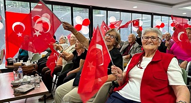 Huzurevinde Cumhuriyet coşkusu