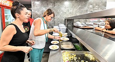 İtalyan belediye başkanı Antalya'da piyaz yaptı!