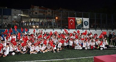 İzmir Karabağlar'da 100. yılın coşkusuyla oynadılar