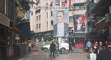 İzmit Fethiye Caddesi Atatürk fotoğraflarıyla donatıldı