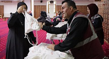 İzmit Umre yolcularını hediyelerle uğurladı