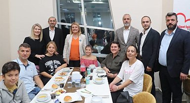 İzmit'te Ahilik Haftası dolayısıyla belediye kuaför esnafını buluşturdu