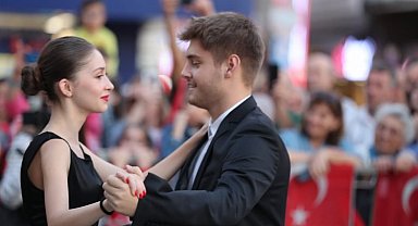 İzmit'te vals gösterisi beğeni gördü