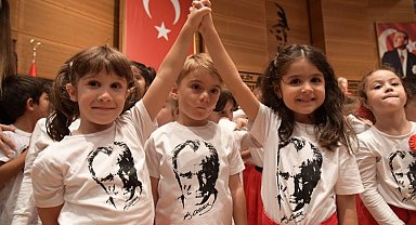 Kadıköy'de çocukların 100. yıl Cumhuriyet coşkusu