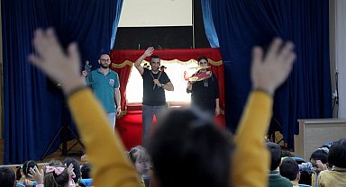 'Karagöz Göklerde' 13 ilçede miniklere kültürü aktardı