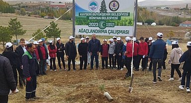 Kayseri Büyükşehir liselilerle bin fidan dikti
