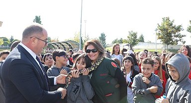 Kayseri Büyükşehir miniklere hayvan sevgisini aşıladı