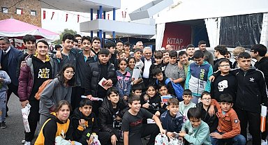 Kayseri Kitap Fuarı'na Memduh Büyükkılıç daması