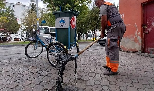 Kayseri Melikgazi'de yağmur suyu kanallarına özel mesai