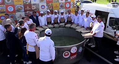 Kayseri'de 100'üncü yıla 1 ton mantılı kutlama