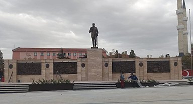 Keşan'da Atatürk Anıtı meydandaki yerini aldı