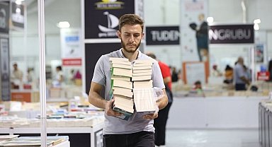 Kitap Fuarı kapılarını Kocaeli Marşı'yla açtı
