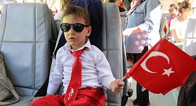 Kocaeli İzmit'te 100. Yıl şehir turu ile bayram coşkusu