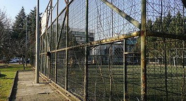 Kocaeli'de futbol sahaları elden geçiriliyor