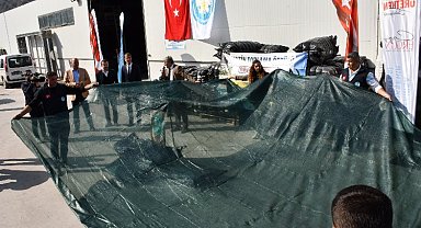 Manisa üreticilere zeytin toplama örtülerini dağıtıyor