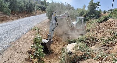 Manisa'da olası taşkınlara karşı temizliklere devam