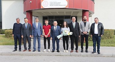 Memduh Büyükkılıç lise öğrencileriyle tecrübelerini paylaştı