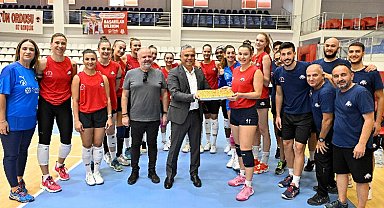 Muratpaşa'dan Sultanlar Ligi temsilcilerine moral ziyareti