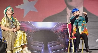 Narlıdere'nin güçlü kadınları 'Çantadaki Sır' ile Cumhuriyeti anlattı