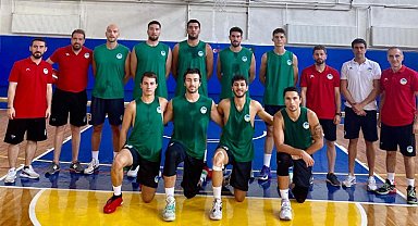 Sakarya Basketbol hazırlık turnuvasında kupaya uzandı