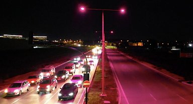 Şehrin Işıkları farkındalık için pembe yandı!