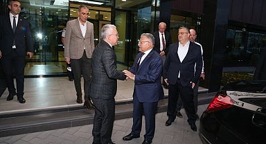 Sivas Valisi'nden Memduh Büyükkılıç'a ziyaret