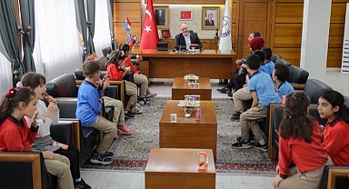 Sivaslı öğrencilerden Başkan Bilgin'e anlamlı mektup