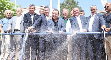 "Su israfı" dedi, su israfıyla şov yaptı!