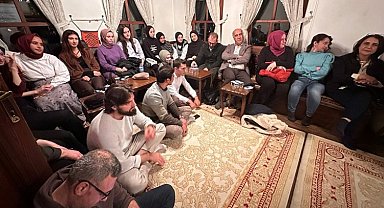 Tarihi konakta çay eşliğinde şiir dolu gece