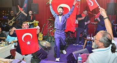 Ünlü sanatçı 100. yılı Bursa'da kutladı