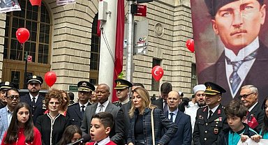 Wall Street'te Türk Bayrağı göndere çekildi