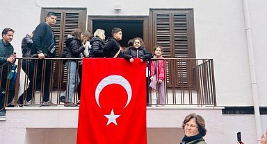 Andımızı Ata'mızın evinin bahçesinde okudular
