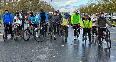 Bisikletçilerden fırtınalı tarih turu