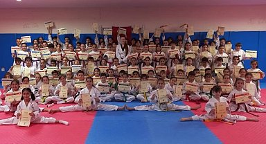 Bozüyük'te minik taekwondocuların kuşak heyecanı