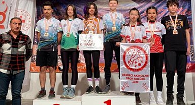Bursa İnegöllü sporcular Manisa kürsüsünden inmedi!