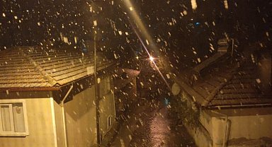 Bursa Keles'te yağmur yerini 'kar'a bıraktı