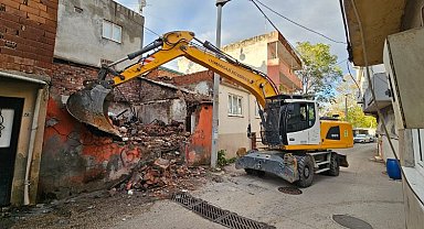 Bursa Osmangazi'de metruk binaya balyoz