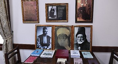 Bursa'da bu kütüphanede 700 yıllık şiir mirası var