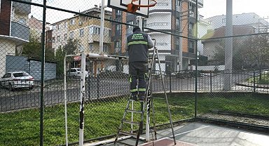 Çayırova'da spor sahaları bakımdan geçiyor