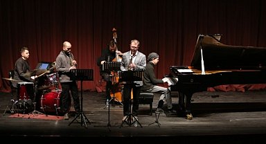 Caz geceleri coşturuyor