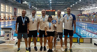Deniz Kuvvetleri'nin masterları kulaçlarını Ata için attı