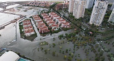 Deniz taştı, İzmir bu hale geldi