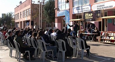Diyarbakır'da Kitap Mezadı öğrencilerle buluştu