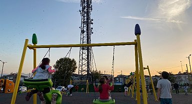 Düzce'de çocuk parkının göbeğine baz istasyonu!