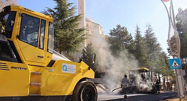 Elmalı Atatürk Caddesi'ne sıcak asfalt